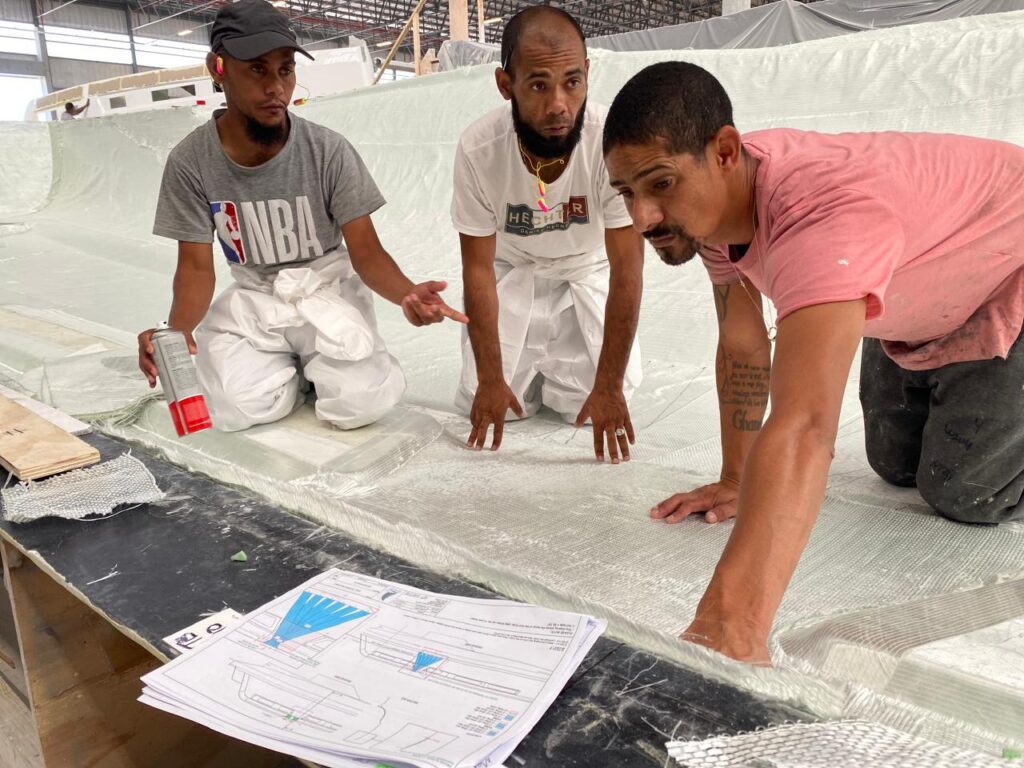 Dry-packing materials on hull side