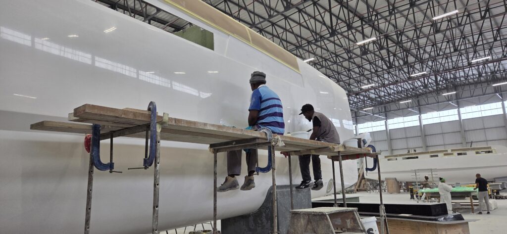 Polishing the VOYAGE 590 hull