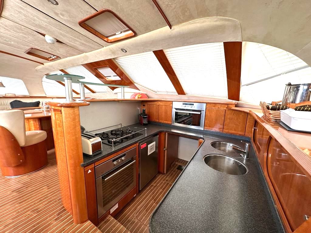 Privilege 585 (Owners version) photo 10